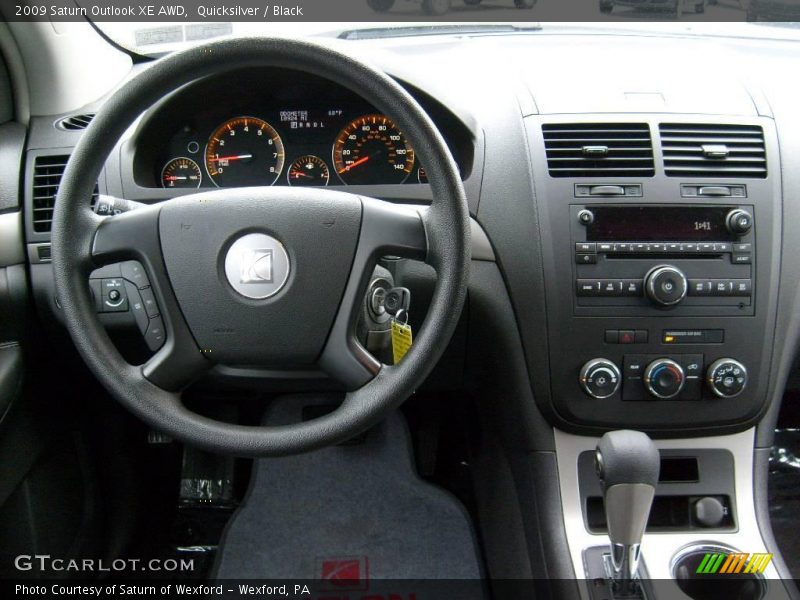 Quicksilver / Black 2009 Saturn Outlook XE AWD