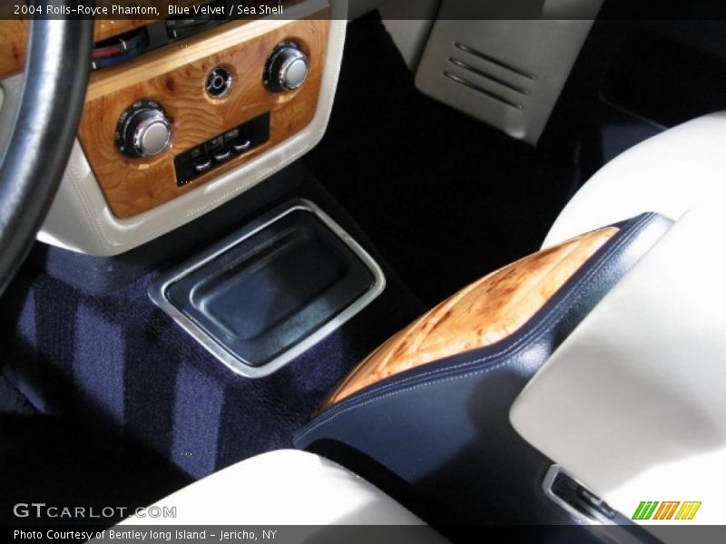 Blue Velvet / Sea Shell 2004 Rolls-Royce Phantom