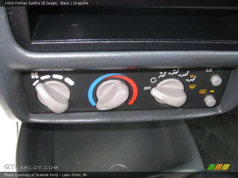 Black / Graphite 2000 Pontiac Sunfire SE Sedan