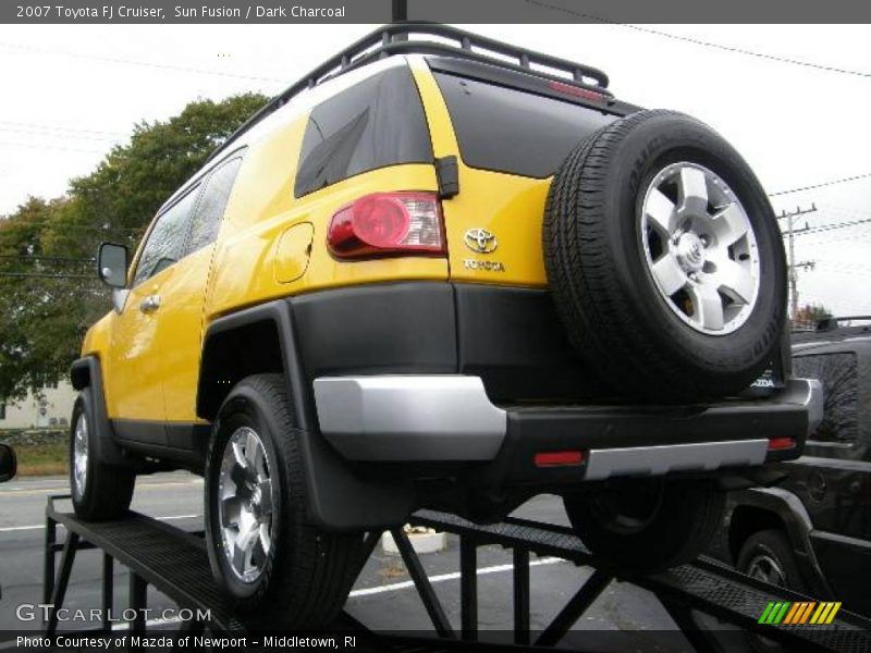 Sun Fusion / Dark Charcoal 2007 Toyota FJ Cruiser