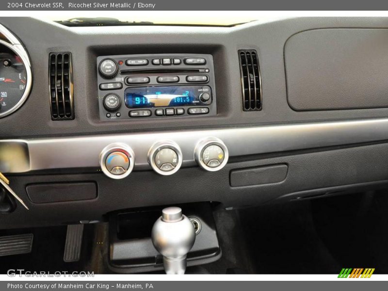 Ricochet Silver Metallic / Ebony 2004 Chevrolet SSR