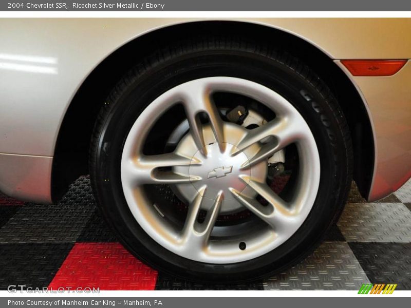 Ricochet Silver Metallic / Ebony 2004 Chevrolet SSR