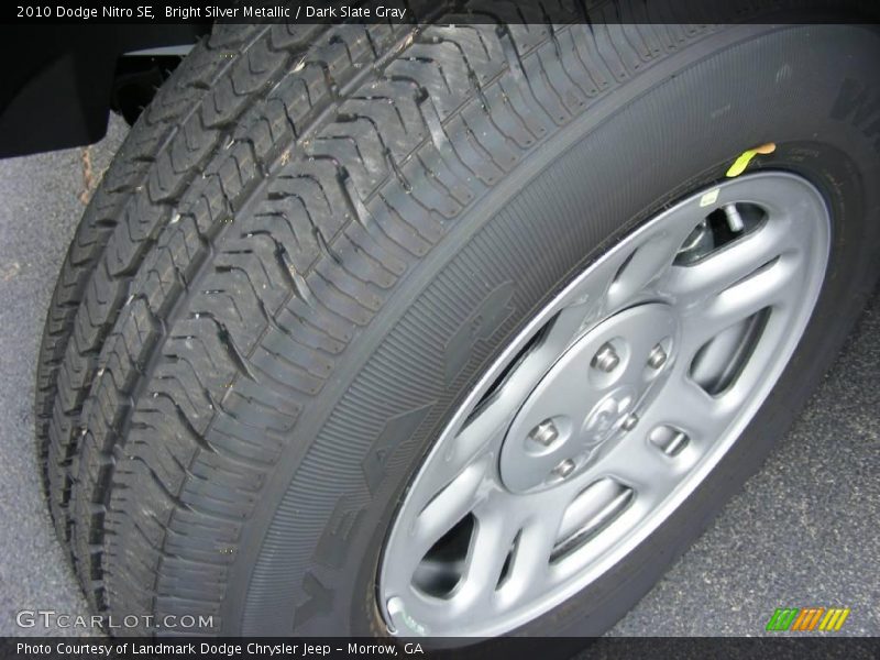 Bright Silver Metallic / Dark Slate Gray 2010 Dodge Nitro SE
