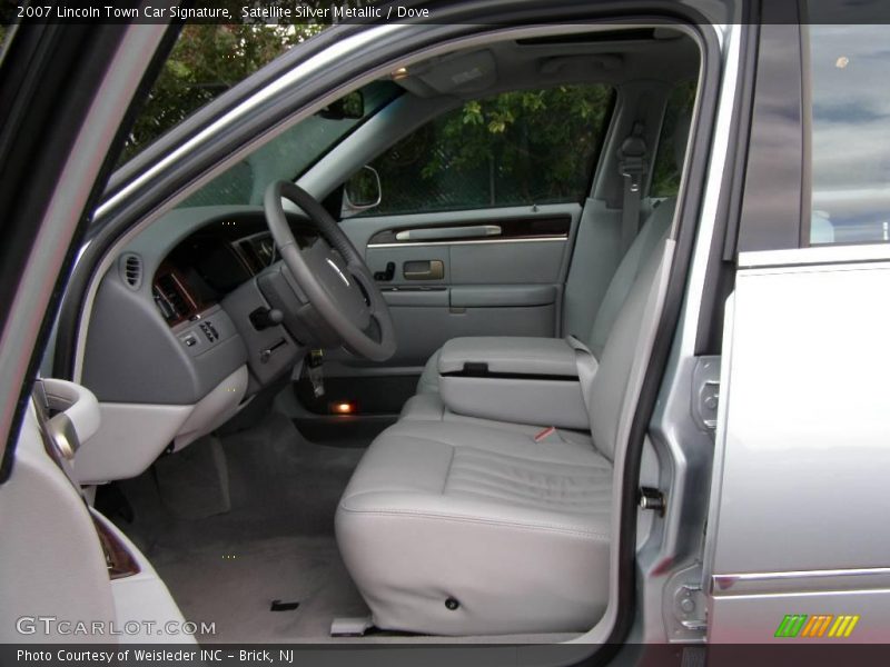 Satellite Silver Metallic / Dove 2007 Lincoln Town Car Signature