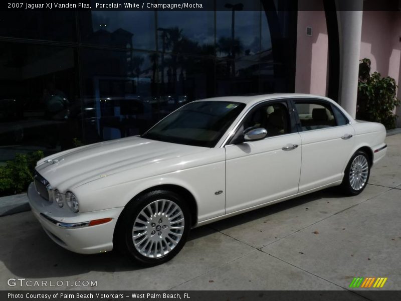 Porcelain White / Champagne/Mocha 2007 Jaguar XJ Vanden Plas