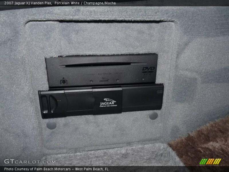 Porcelain White / Champagne/Mocha 2007 Jaguar XJ Vanden Plas