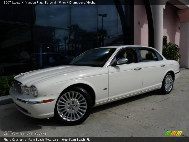 Porcelain White / Champagne/Mocha 2007 Jaguar XJ Vanden Plas