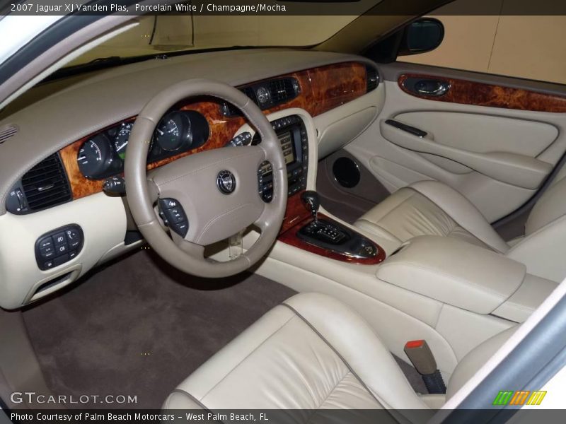 Porcelain White / Champagne/Mocha 2007 Jaguar XJ Vanden Plas