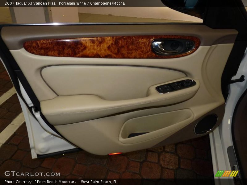 Porcelain White / Champagne/Mocha 2007 Jaguar XJ Vanden Plas
