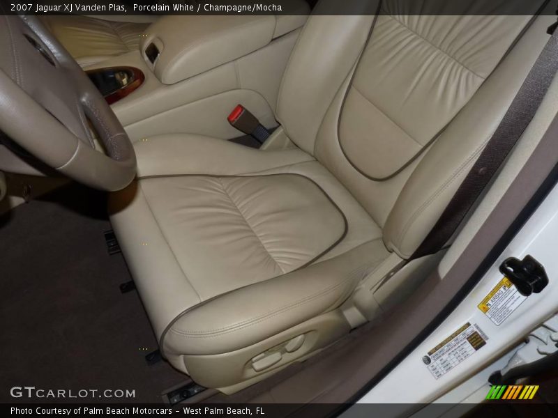 Porcelain White / Champagne/Mocha 2007 Jaguar XJ Vanden Plas