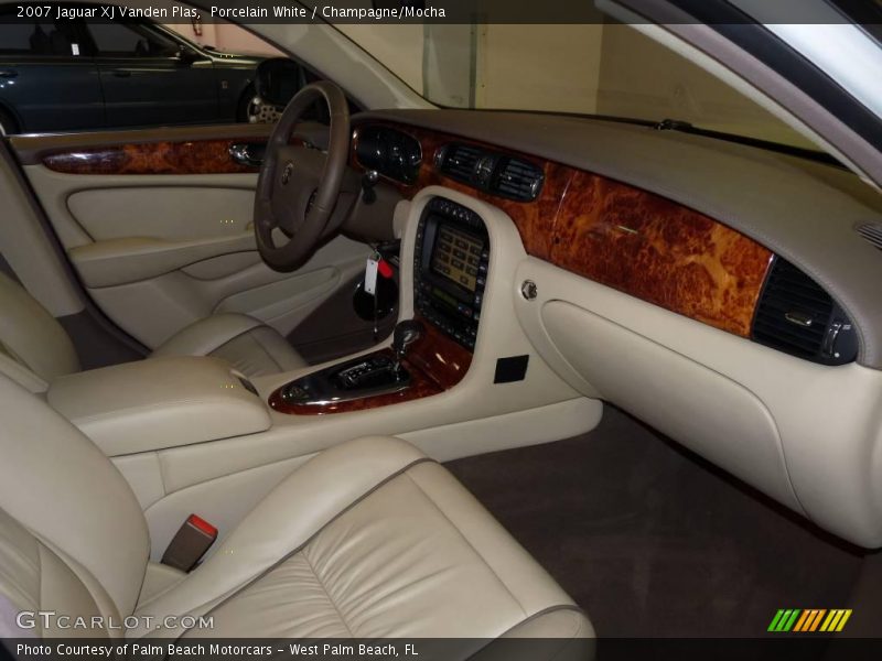 Porcelain White / Champagne/Mocha 2007 Jaguar XJ Vanden Plas