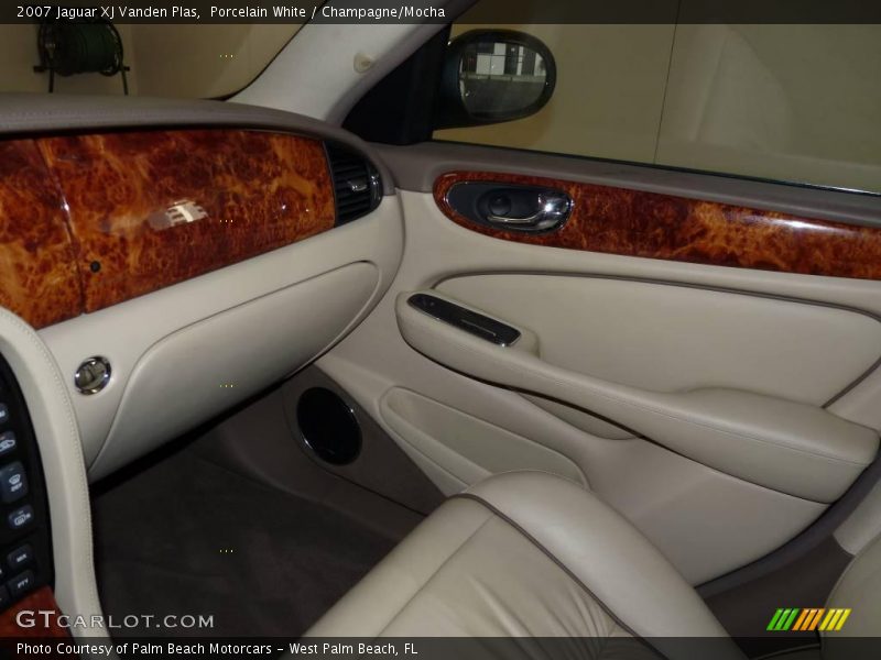 Porcelain White / Champagne/Mocha 2007 Jaguar XJ Vanden Plas