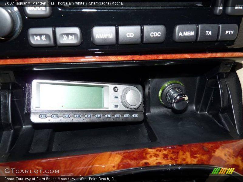 Porcelain White / Champagne/Mocha 2007 Jaguar XJ Vanden Plas
