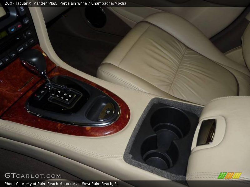 Porcelain White / Champagne/Mocha 2007 Jaguar XJ Vanden Plas