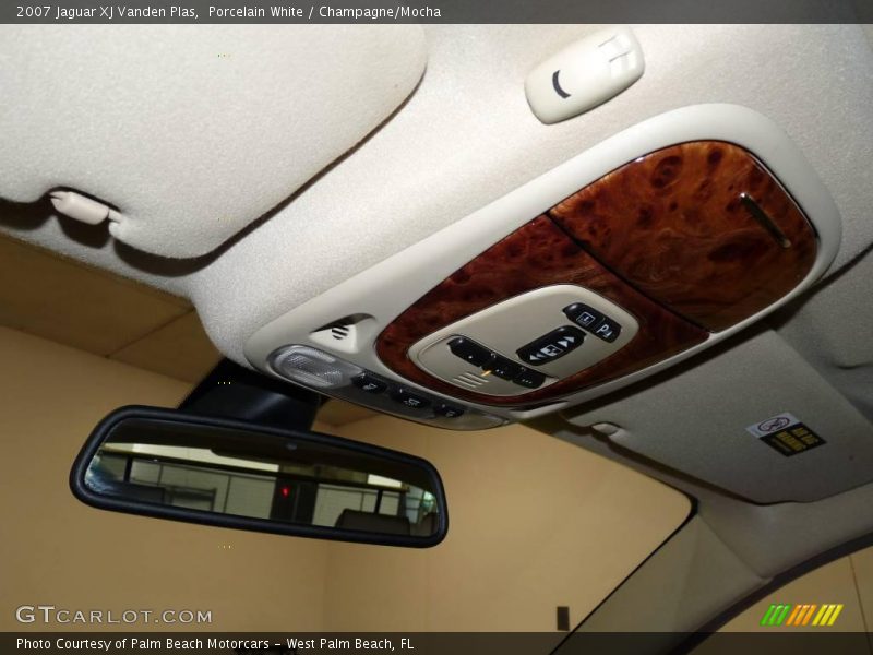 Porcelain White / Champagne/Mocha 2007 Jaguar XJ Vanden Plas