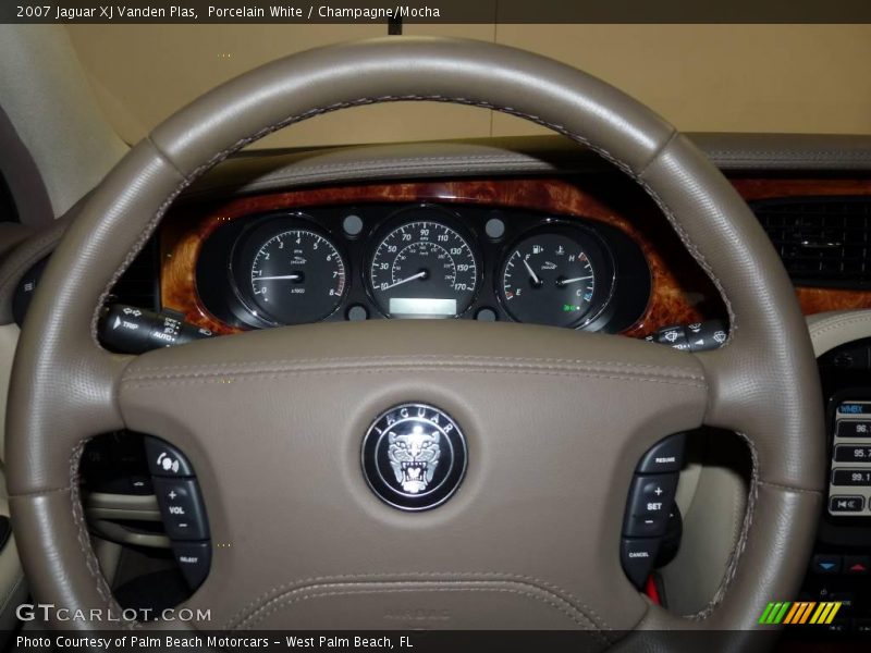Porcelain White / Champagne/Mocha 2007 Jaguar XJ Vanden Plas
