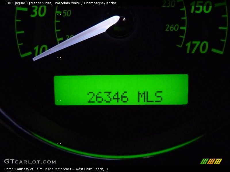 Porcelain White / Champagne/Mocha 2007 Jaguar XJ Vanden Plas