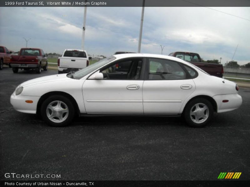 Vibrant White / Medium Graphite 1999 Ford Taurus SE