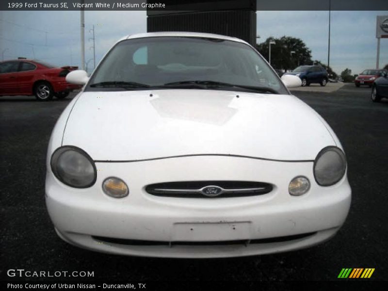 Vibrant White / Medium Graphite 1999 Ford Taurus SE