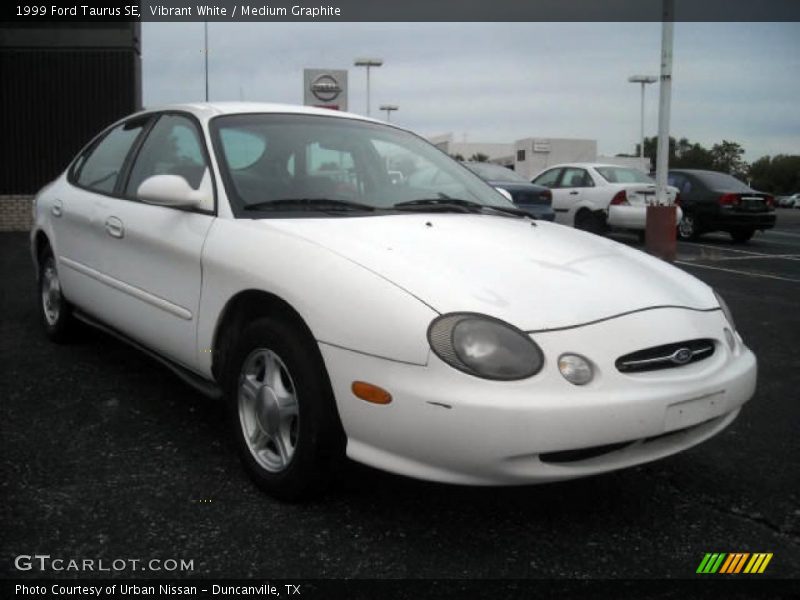Vibrant White / Medium Graphite 1999 Ford Taurus SE