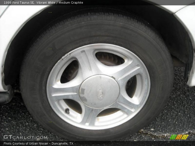 Vibrant White / Medium Graphite 1999 Ford Taurus SE