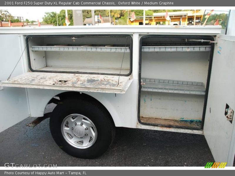 Oxford White / Medium Graphite 2001 Ford F250 Super Duty XL Regular Cab Commercial Chassis