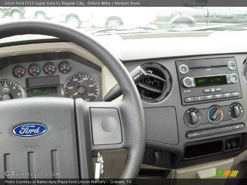 Oxford White / Medium Stone 2010 Ford F250 Super Duty XL Regular Cab