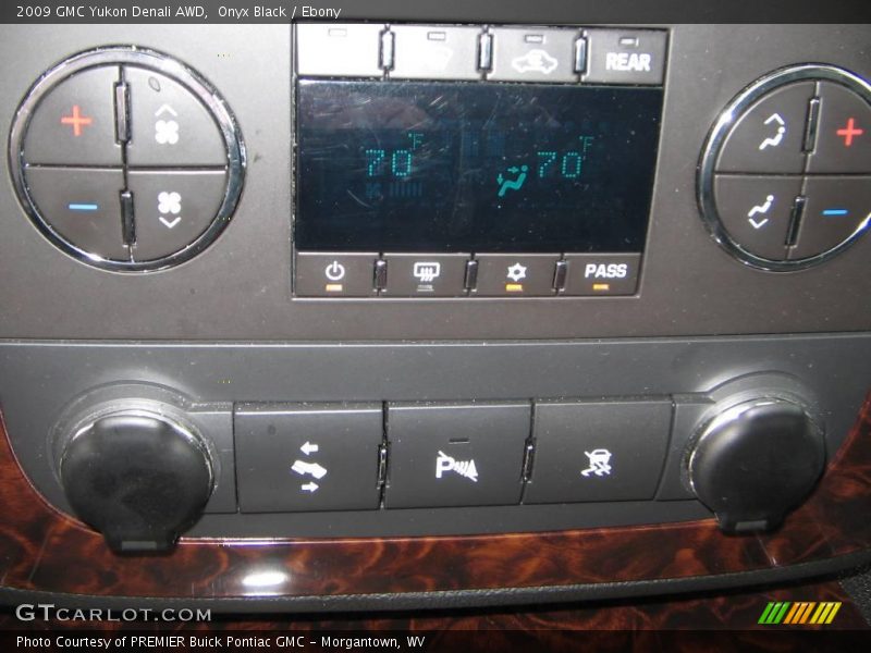 Onyx Black / Ebony 2009 GMC Yukon Denali AWD