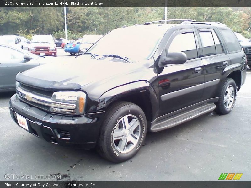 Black / Light Gray 2005 Chevrolet TrailBlazer LS 4x4
