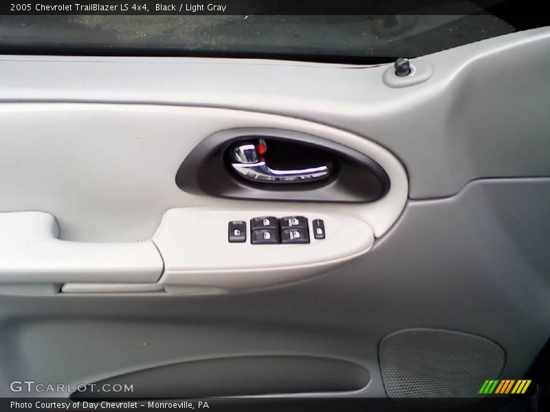 Black / Light Gray 2005 Chevrolet TrailBlazer LS 4x4