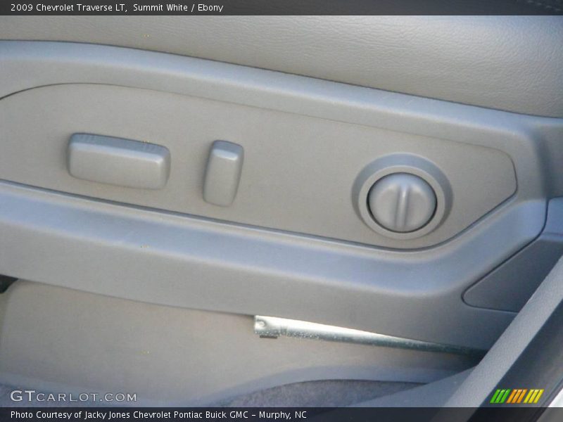 Summit White / Ebony 2009 Chevrolet Traverse LT