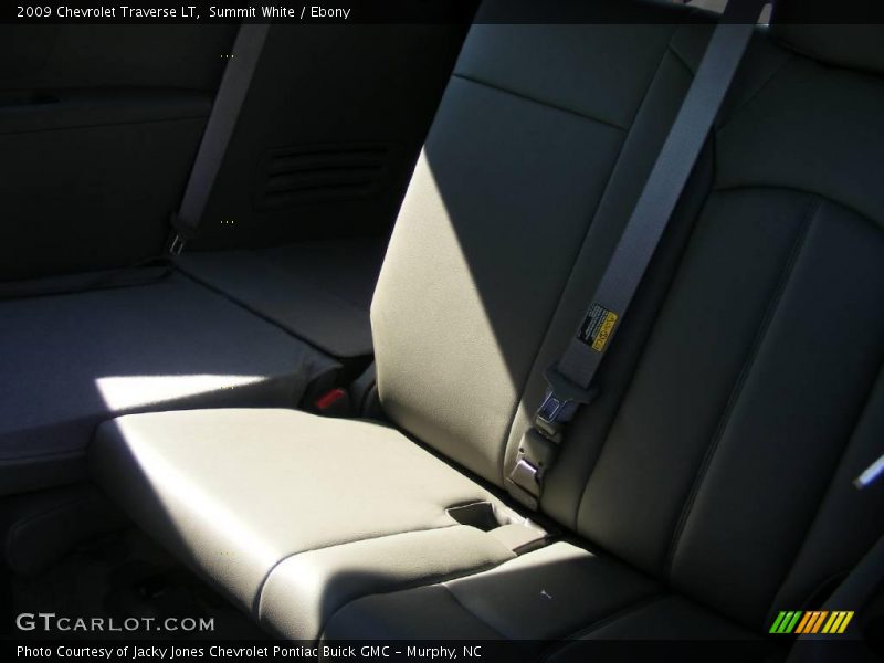 Summit White / Ebony 2009 Chevrolet Traverse LT