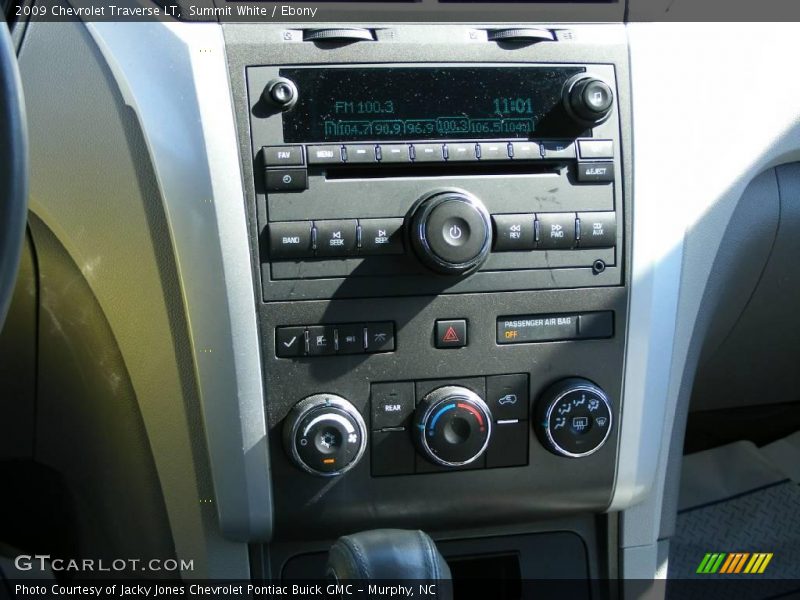 Summit White / Ebony 2009 Chevrolet Traverse LT
