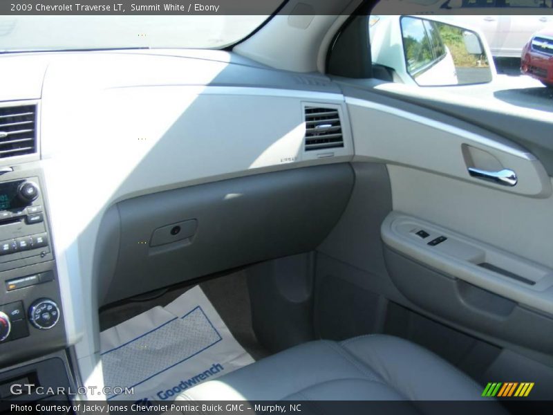 Summit White / Ebony 2009 Chevrolet Traverse LT
