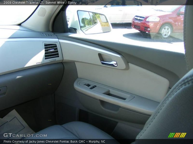 Summit White / Ebony 2009 Chevrolet Traverse LT