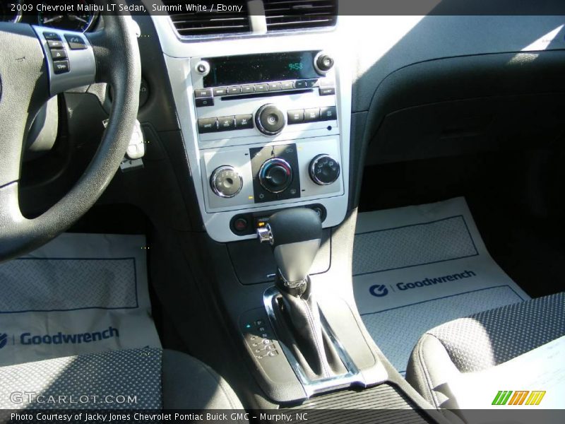 Summit White / Ebony 2009 Chevrolet Malibu LT Sedan