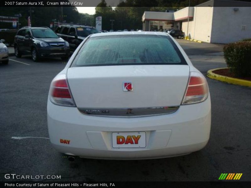 Cream White / Gray 2007 Saturn Aura XE