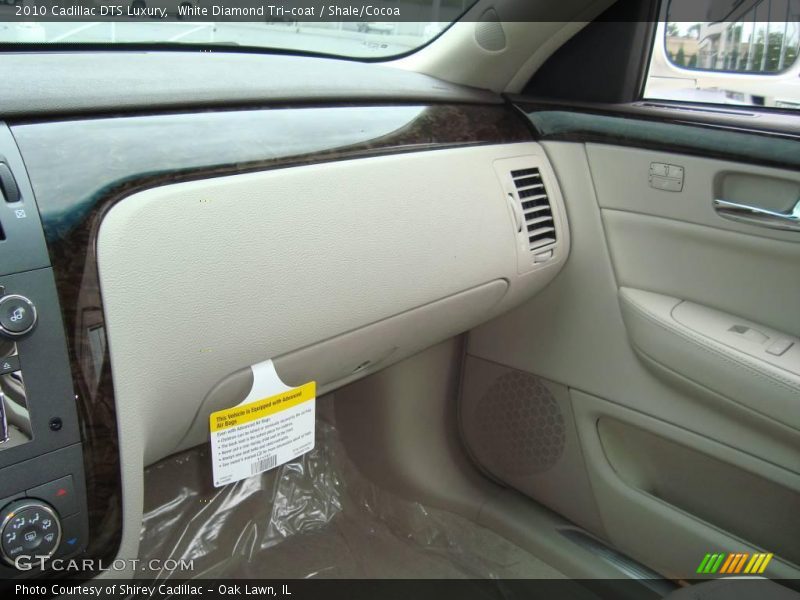 White Diamond Tri-coat / Shale/Cocoa 2010 Cadillac DTS Luxury