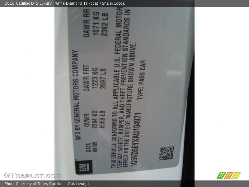 White Diamond Tri-coat / Shale/Cocoa 2010 Cadillac DTS Luxury