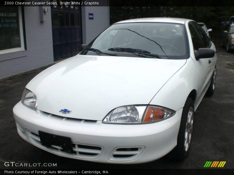Bright White / Graphite 2000 Chevrolet Cavalier Sedan