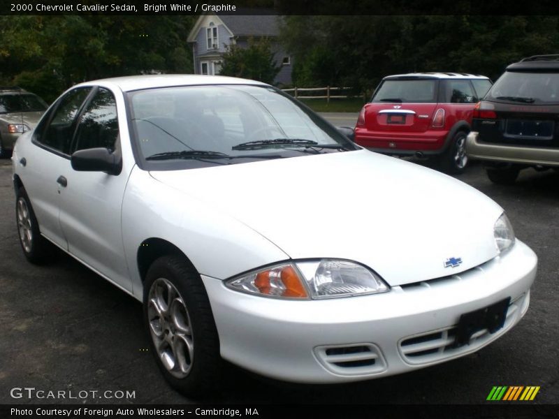 Bright White / Graphite 2000 Chevrolet Cavalier Sedan