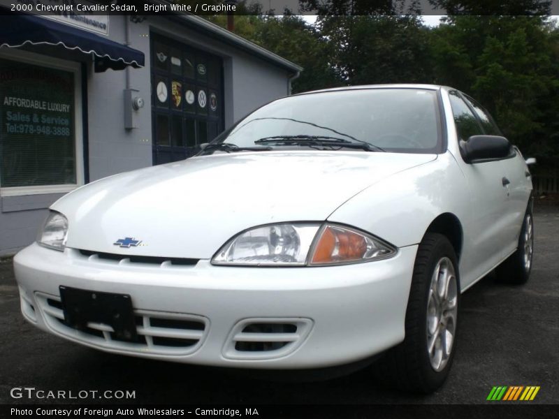 Bright White / Graphite 2000 Chevrolet Cavalier Sedan