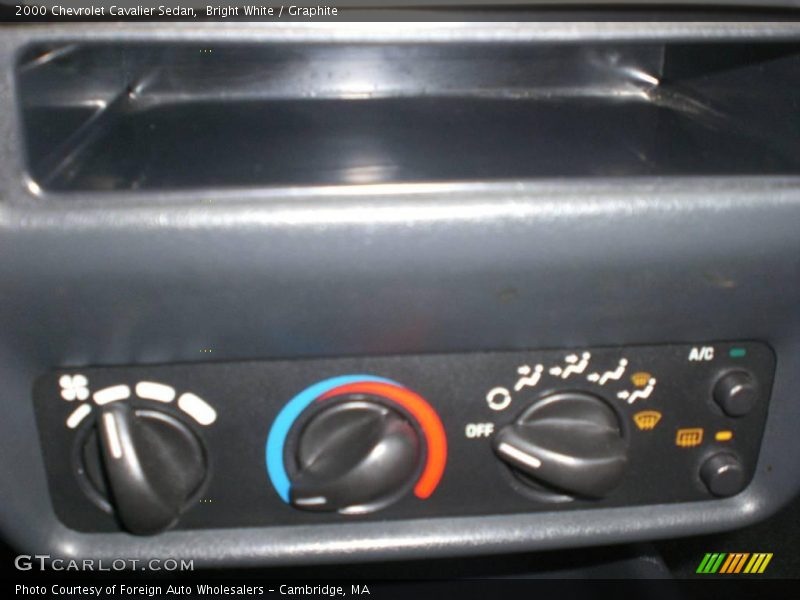 Bright White / Graphite 2000 Chevrolet Cavalier Sedan