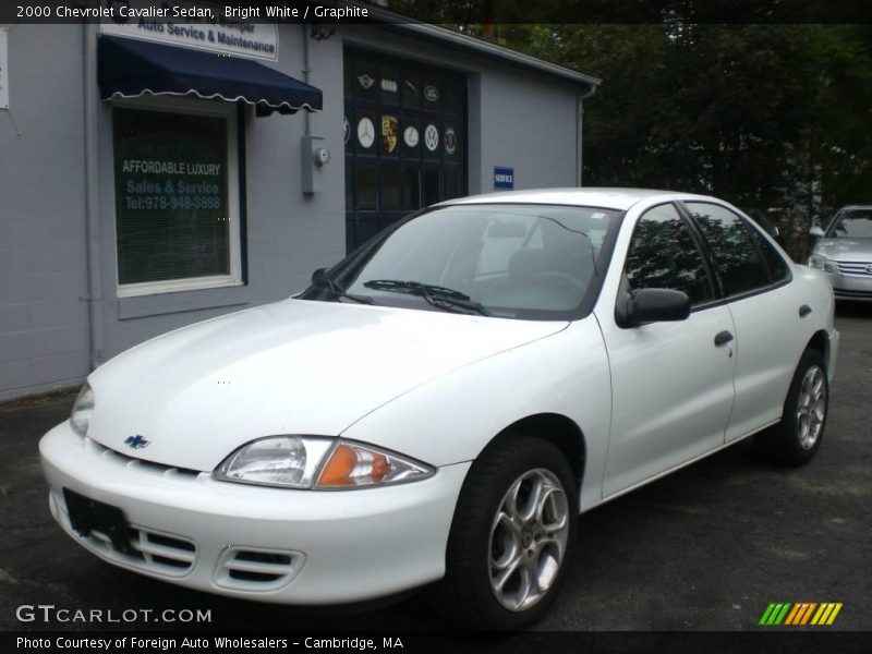 Bright White / Graphite 2000 Chevrolet Cavalier Sedan