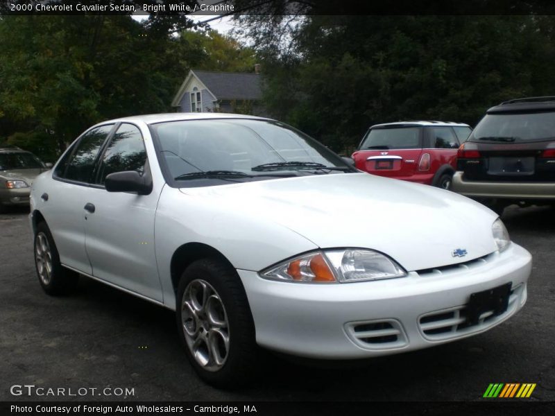Bright White / Graphite 2000 Chevrolet Cavalier Sedan