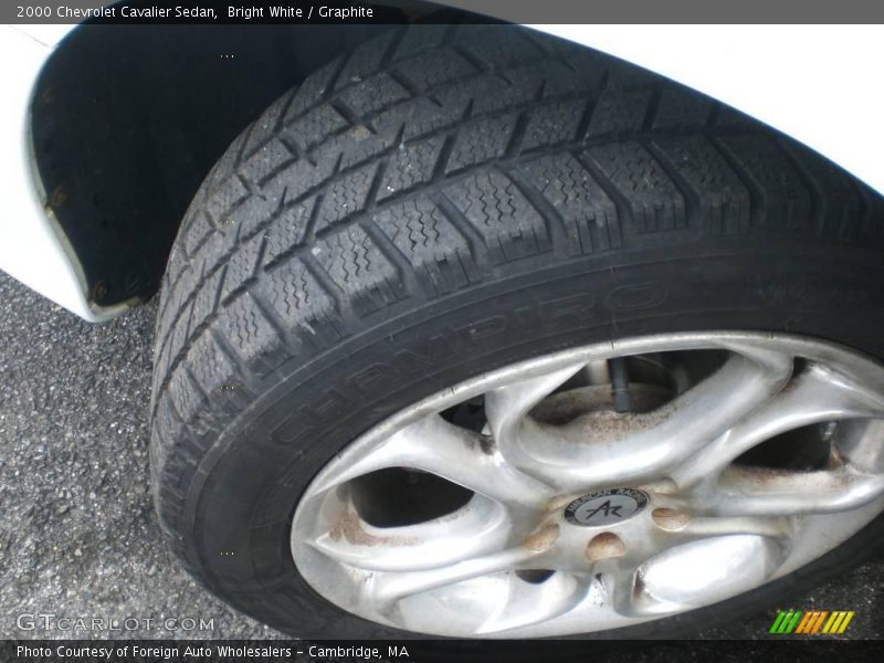 Bright White / Graphite 2000 Chevrolet Cavalier Sedan