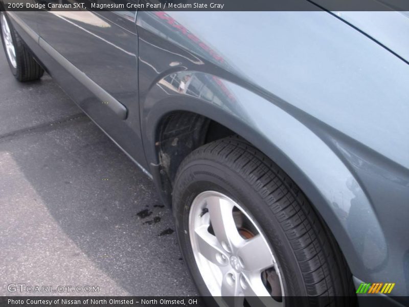 Magnesium Green Pearl / Medium Slate Gray 2005 Dodge Caravan SXT