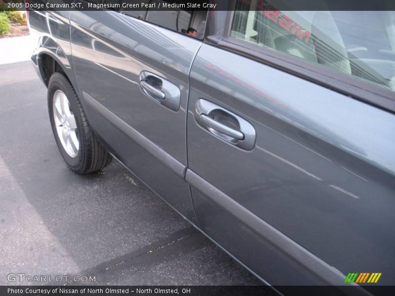 Magnesium Green Pearl / Medium Slate Gray 2005 Dodge Caravan SXT
