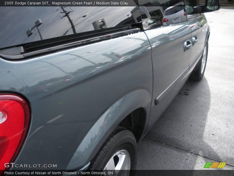 Magnesium Green Pearl / Medium Slate Gray 2005 Dodge Caravan SXT