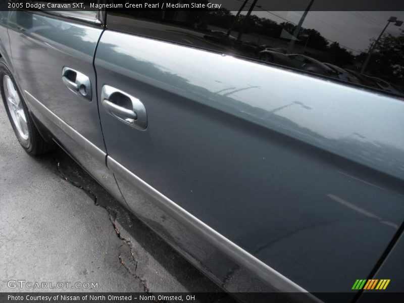 Magnesium Green Pearl / Medium Slate Gray 2005 Dodge Caravan SXT